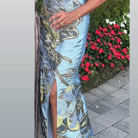 Gown- Momma of the Groom or Bride - Picture 2 of 2